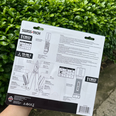 Bộ dụng cụ đa năng SWISS+TECH ST001256 : 15 trong 1, 2 đèn pin siêu sáng, đồng hành mọi lúc mọi nơi