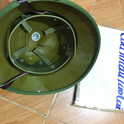 Mũ cối tàu lòng vàng khuy trắng phiên bản cối xưa,vải gabadin tô châu,cốt phố tuyệt đối không ngấm nước,va đạp đứng lên dậm nhảy thỏa mái,rơi không vỡ