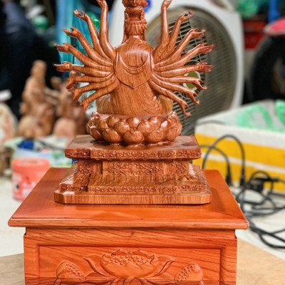Tượng phật thiên thủ thiên nhãn nghìn mắt nghìn tay bằng gỗ hương kt cao 35×20×15cm