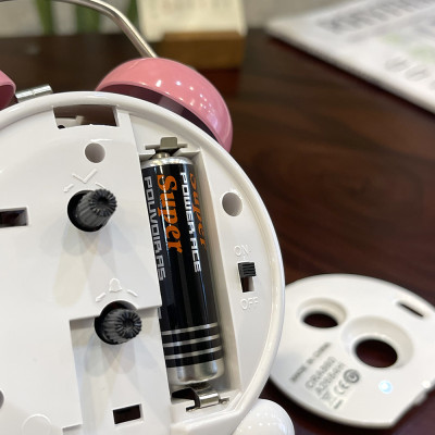 Đồng hồ Rhythm CRA860NR13- Kt 8.6 x 11.3 x 6.0cm, 168g. Vỏ nhựa, dùng PIN.