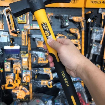 BÚA SỪNG DÊ CÁN NHỰA ĐẦU ĐEN 700g TOLSEN 25190  - HÀNG CHÍNH HÃNG