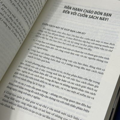 TƯ DUY PHẢN BIỆN - ĐỂ KHÔNG BỊ THAO TÚNG TÂM LÝ - Tom Chatfield - Khánh Trang dịch - (bìa mềm)