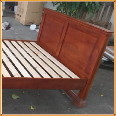 Giường ngủ gỗ sồi Tundo màu nâu gỗ xoan đào 212 x 155 x 100cm