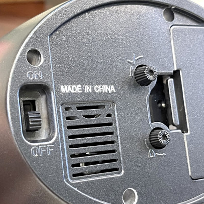 Đồng hồ Rhythm CRA859NR01- Kt 12.0 x 10.1 x 6.7cm, 184g. Vỏ nhựa, dùng PIN