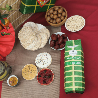 Bánh gạo lứt GUfoods vị Cỏ ngọt - Bao bì bánh tét xanh truyền thống - Không chiên dầu, Không đường, Lành mạnh, Phù hợp Eat clean, Ăn vặt healthy, Thực dưỡng, Tập gym, Thuần chay