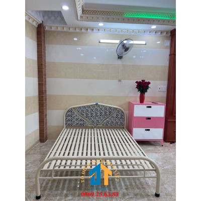 Giường sắt 1m6 x 2m bảo hành 1 năm màu kem