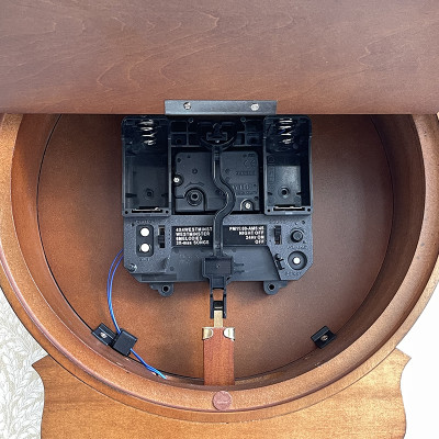 Đồng hồ treo tường Nhật Bản Rhythm CMJ529NR06 Kt 26.3 x 85.5 x 10.1cm, 3.85kg. Vỏ gỗ. Dùng Pin.