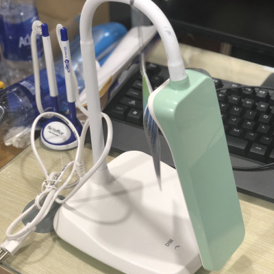 Đèn học để bàn Rạng Đông RD-RL-36 chống cận thị, công suất 6W cảm ứng, 3 cấp 4 màu ánh sáng, Chip LED Samsung (Màu Xanh Ngọc)