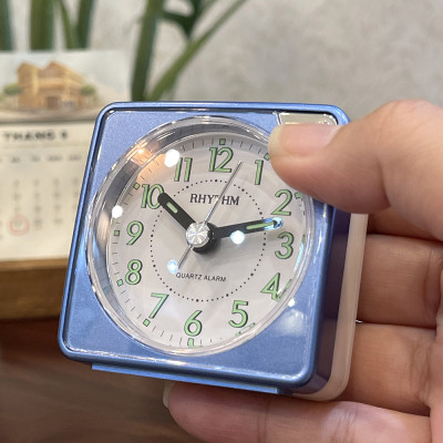 Đồng hồ Rhythm CRE211NR04. Kt 5.7 x 5.9 x 3.3cm, 55g. Vỏ nhựa. Dùng Pin.