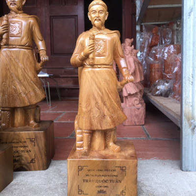 Tượng trần quốc tuấn trần hương đạo vương bằng gỗ bách xanh thơm nức kích thước cao 60cm