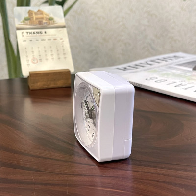 Đồng hồ Rhythm CRE211NR03. Kt 5.7 x 5.9 x 3.3cm, 55g. Vỏ nhựa. Dùng Pin.