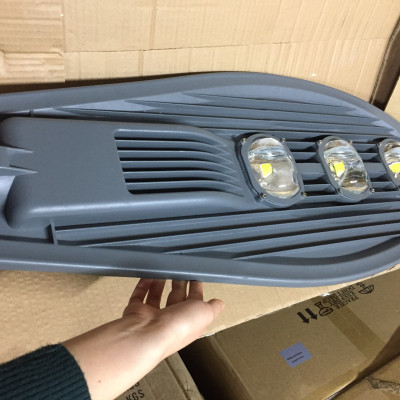 Đèn đường LED hình lá vỏ ghi xám công suất 150w