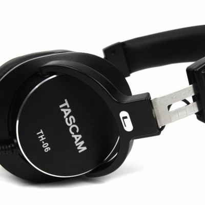 Tai nghe kiểm âm TASCAM TH-06 - headphone âm bass sâu chuẩn - Hàng chính hãng