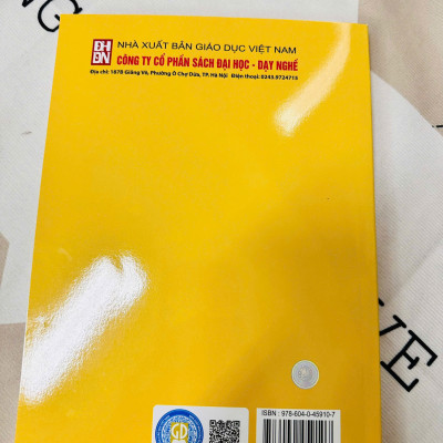 Sách - Phân tích tác phẩm văn học Trung đại Việt Nam từ góc nhìn đến thể loại