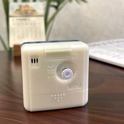 Đồng hồ Rhythm CRE211NR04. Kt 5.7 x 5.9 x 3.3cm, 55g. Vỏ nhựa. Dùng Pin.