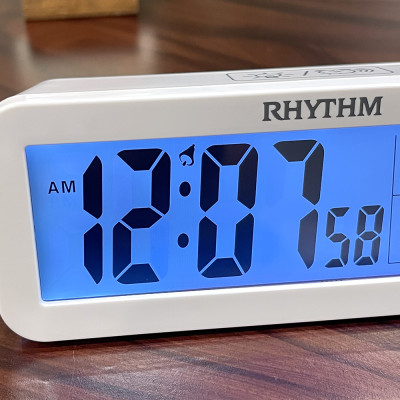 Đồng hồ để bàn báo thức Rhythm LCT107NR03 – KT 14.8 x 5.7 x 4.7cm / 132g. Vỏ nhựa. Dùng Pin
