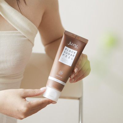 Tẩy da chết đường nâu Ju:cy Black Sugar Peel 120ml