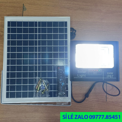 Đèn Pha 100W Năng Lượng Mặt Trời Mẫu Mới Tấm Pin Poly 25W