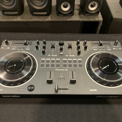 Máy DJ Controller 2 kênh sử dụng Serato  DJ  DDJ REV1 Pioneer  - Hàng chính hãng