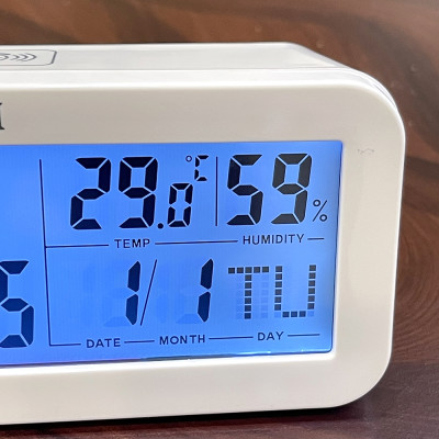 Đồng hồ để bàn báo thức Rhythm LCT107NR03 – KT 14.8 x 5.7 x 4.7cm / 132g. Vỏ nhựa. Dùng Pin