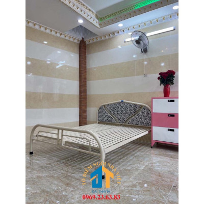 Giường sắt 1m6 x 2m bảo hành 1 năm màu kem