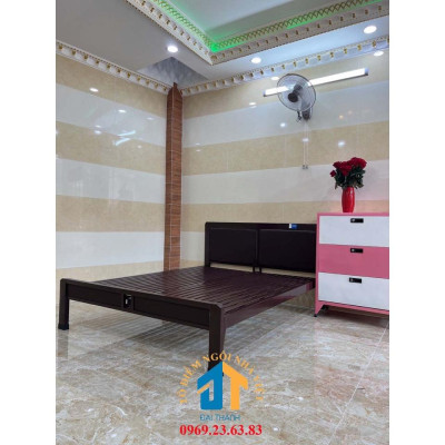 Giường sắt giả gỗ đầu vuông 1m8x2m ( hình chụp thật)