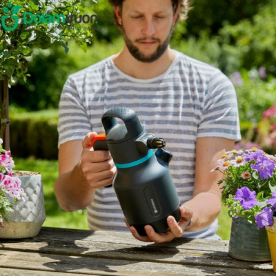 BÌNH TƯỚI CÂY ÁP SUẤT 1.25 LÍT GARDENA 11120-20