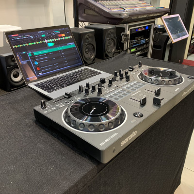 Máy DJ Controller 2 kênh sử dụng Serato  DJ  DDJ REV1 Pioneer  - Hàng chính hãng