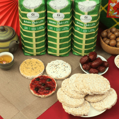 Bánh gạo lứt GUfoods vị Cỏ ngọt - Bao bì bánh tét xanh truyền thống - Không chiên dầu, Không đường, Lành mạnh, Phù hợp Eat clean, Ăn vặt healthy, Thực dưỡng, Tập gym, Thuần chay