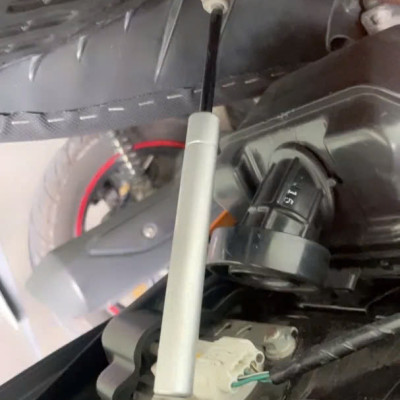 Cây chống nâng yên xe máy (ty pen yên)