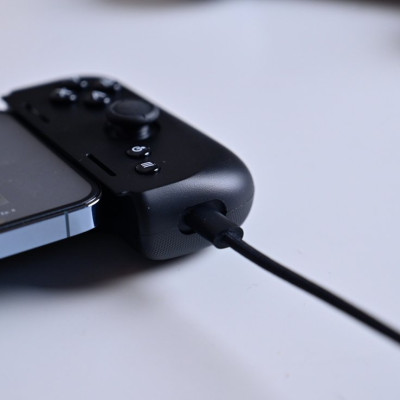 [Mới, hàng chính hãng] Tay cầm điện thoại Razer Kishi V2-Gaming Controller for iPhone