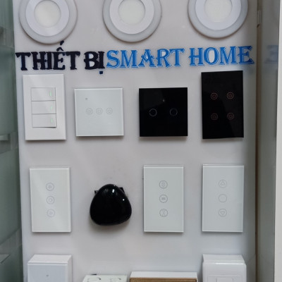 Công tắc Wifi thông minh Tuya cảm ứng 4 nút HCN màu trắng