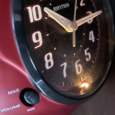 Đồng hồ để bàn Nhật Bản Rhythm 8RA646SR01 – KT: 18.5 x 12.1 x 10.6cm. Vỏ nhựa. Dùng Pin.