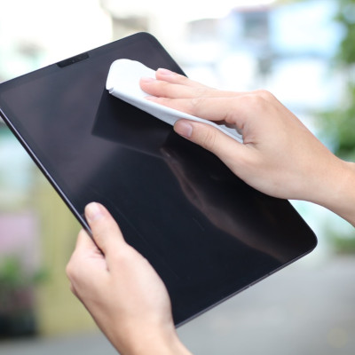 Khăn Lau Màn Hình Polishing Cloth Kai cho iPhone / Macbook / iPad / Laptop / Smartphone / Lens Camera/ Smartwatch loại Fullbox- Hàng Chính Hãng