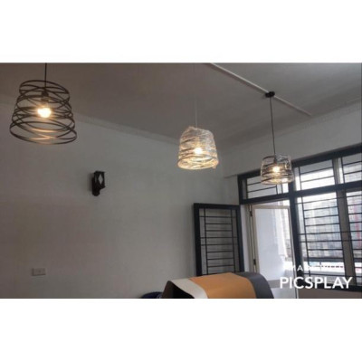 Đèn thả lồng sắt tô điểm bàn ăn, quán cafe DT