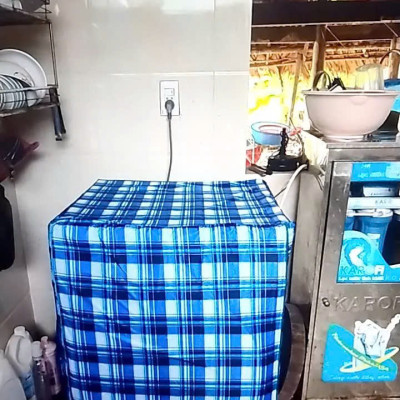 Áo bọc máy giặt cửa trước (ngang ) cho máy từ  6 - 8kg  ,  vải dù  chống thấm siêu bền  , chống bụi , bảo vệ máy không bị mưa nắng , giữ máy sạch sẽ như mới giao màu ngẫu nhiên