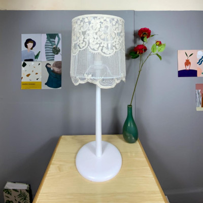 Đèn bàn gỗ trắng kiểu hoa tuyết