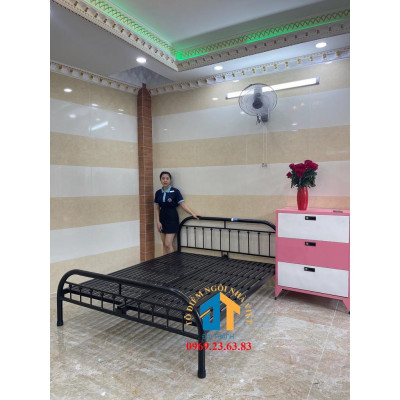 Gường sắt mỹ nghệ 1m8x2m giá rẻ