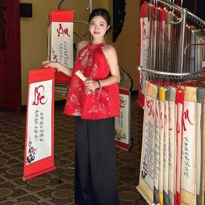 Set áo yếm kèm quần chất vải gấm họa tiết hoa dập nổi Tuệ Nhi Miều Est.2013