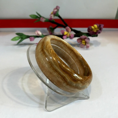 Vòng tay đá tự nhiên màu vàng vân bản to 2 cm cho bóng và có vân