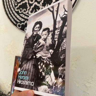 Sách - Hiroshima by John Hersey | Penguin Modern Classics - Historical English Book
