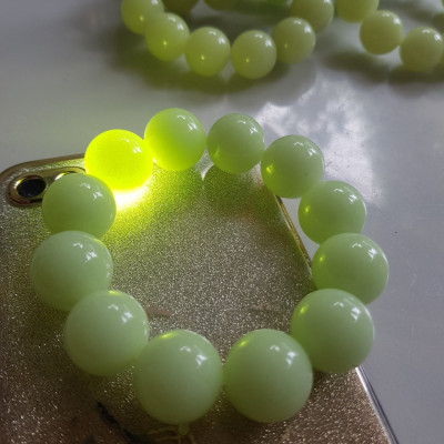 Vòng Nam Dạ Quang tự nhiên mới size to quá đẹp 18mm Các Anh đeo tay lên đẹp sang lắm nhe sẽ ánh lên khi có đèn chiếu vào ạ