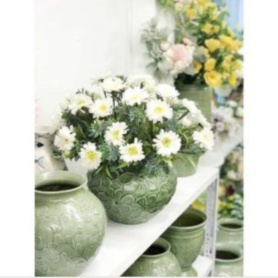 Bình hoa khắc nổi