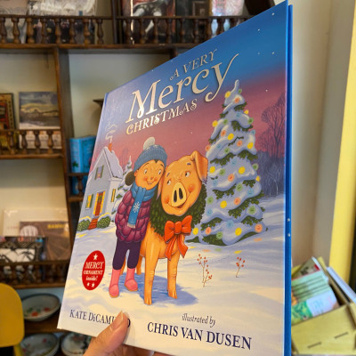 Sách - A Very Mercy Christmas by Kate DiCamillo | Children