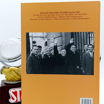 Gia đình, bạn bè và đất nước (Hồi ký) (Xuất bản lần thứ hai)