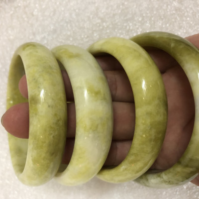 Vòng tay cẩm thạch ngọc serpentine màu xanh cốm nguồn gốc Viet Nam