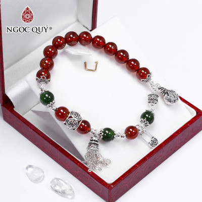 Vòng tay đá garnet ngọc hồng lựu AAA phối Diopside và charm bạc - Ngọc Quý Gemstones