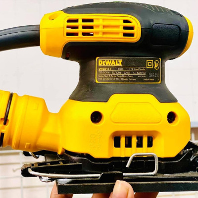 MÁY CHÀ NHÁM CẦM TAY 230W-1/4" DEWALT DWE6411-B1- HÀNG CHÍNH HÃNG