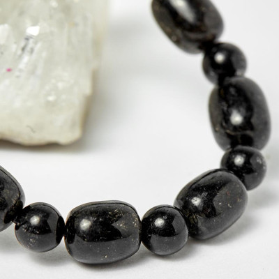 Vòng nữ lu thống thạch anh tóc đen 10.6x5.6mm mệnh thủy, mộc - Ngọc Quý Gemstones