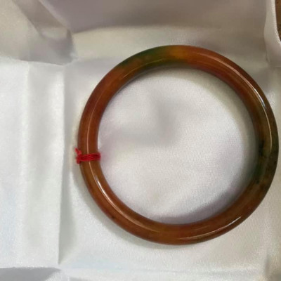 CHIẾC VÒNG TRÒN MÃ NÃO TỨ QUÝ 56 NỮ TỪ 54KG ĐÉNN 63KG ĐEO  MÀU ĐỎ CAM 2 VÂN XANH  SIZE VÒNG NGOÀI 71MM4 DẦY 7MM5 NI VÒNG ĐEO VỪA TAY LÀ 56MM